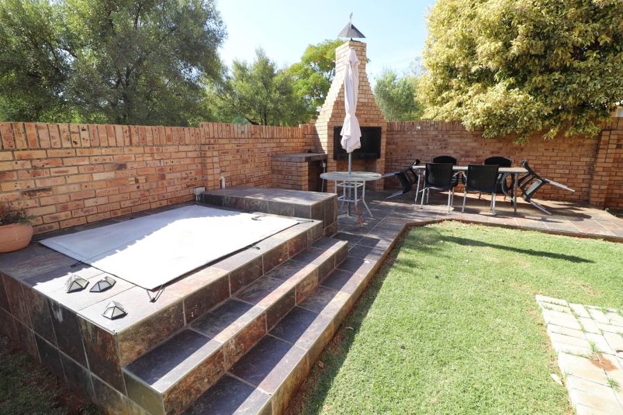 3 Bedroom Property for Sale in Langenhovenpark Free State